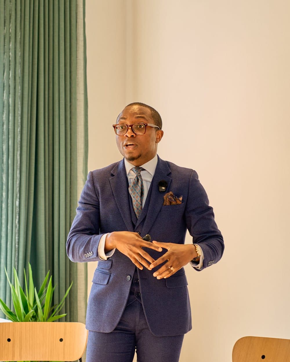 Davies Okeowo leading a PitchHub workshop