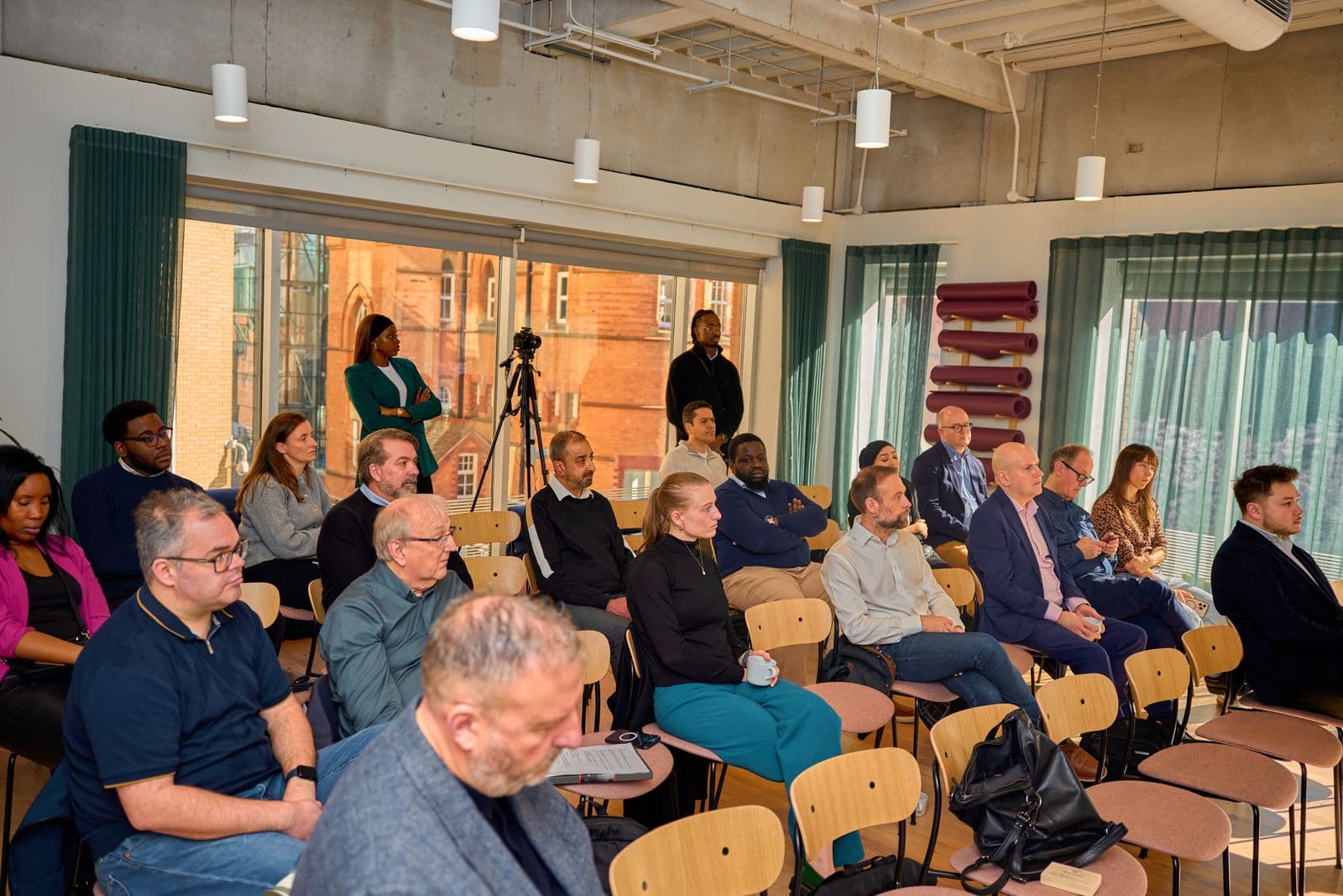 A full room at a PitchHub accelerator session
